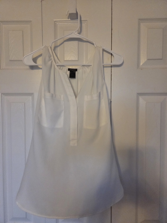 Ann Taylor Tops - Ann Taylor White V-Neck Dual Pocket Sleeveless Blouse
